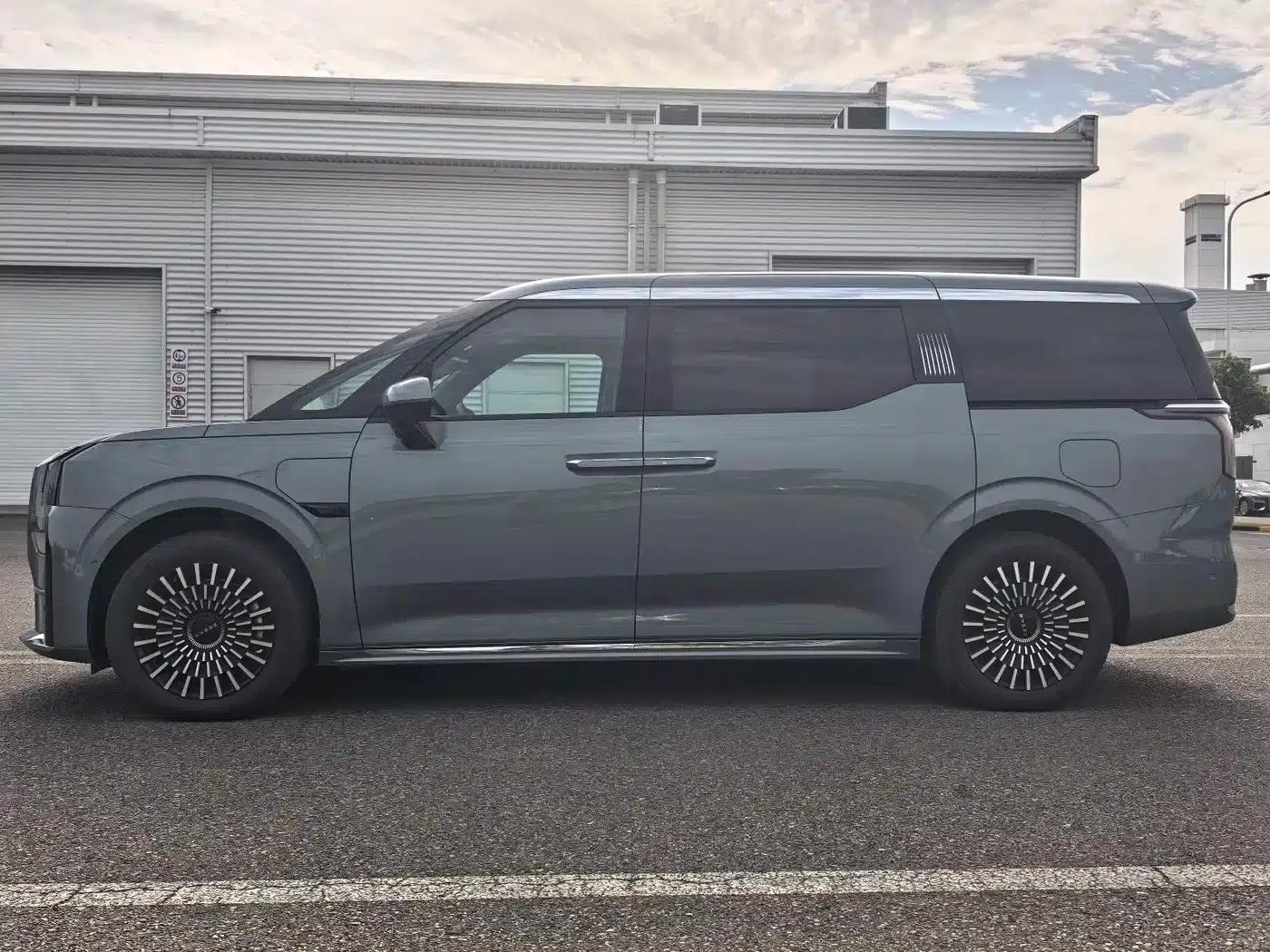Extreme Krypton 009 2024 Model 7-Seat Aisle Edition 4WD 108kWh — миниатюра 7