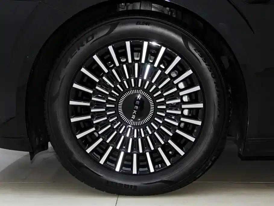 Jike 009 2024 Model Six-Seat Executive Edition AWD 108kWh — миниатюра 33