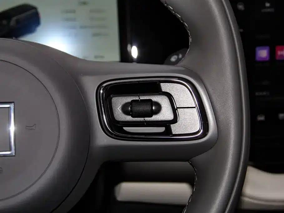 Jike 009 2024 Model Six-Seat Executive Edition AWD 108kWh — миниатюра 9