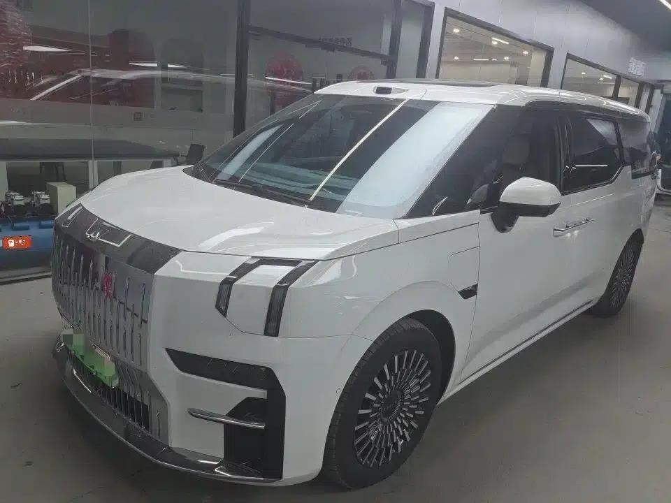 Jike 009 2024 Model Six-Seat Executive Edition AWD 108kWh — миниатюра 1