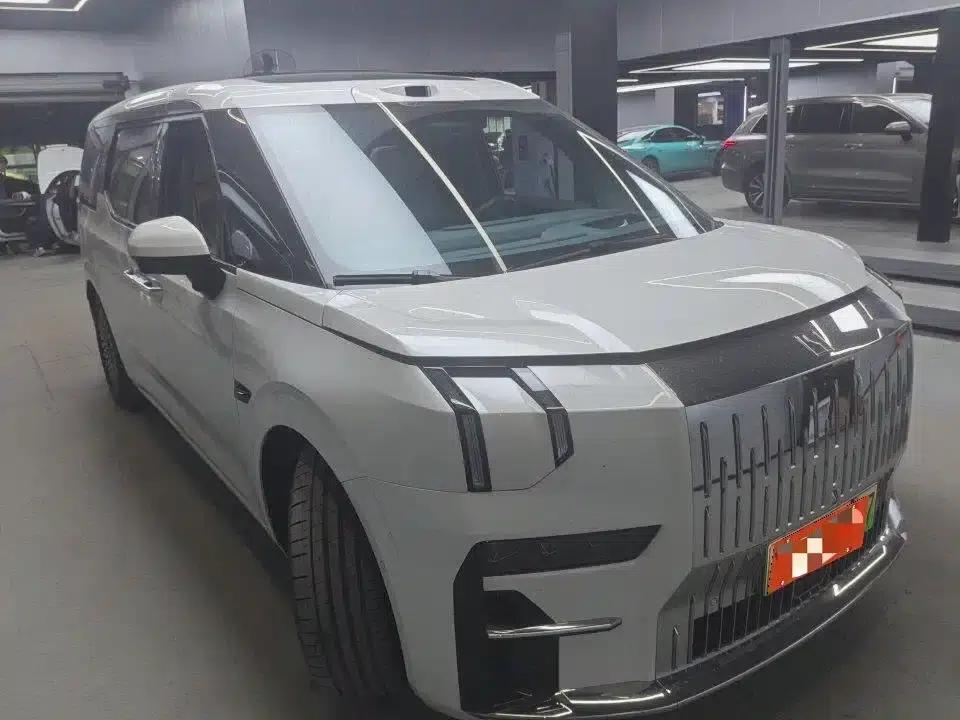 Jike 009 2024 Model Six-Seat Executive Edition AWD 108kWh — миниатюра 2