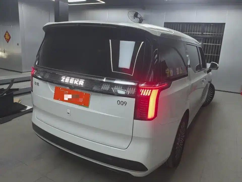 Jike 009 2024 Model Six-Seat Executive Edition AWD 108kWh — миниатюра 3