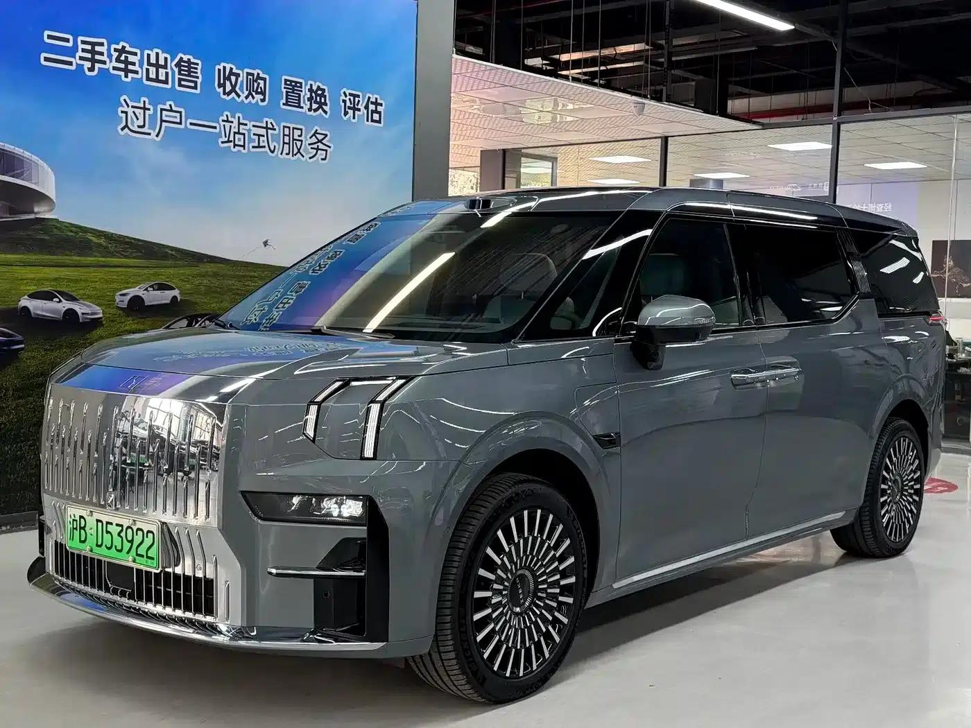 Jike 009 2024 Model Six-Seat Executive Edition AWD 108kWh — миниатюра 1