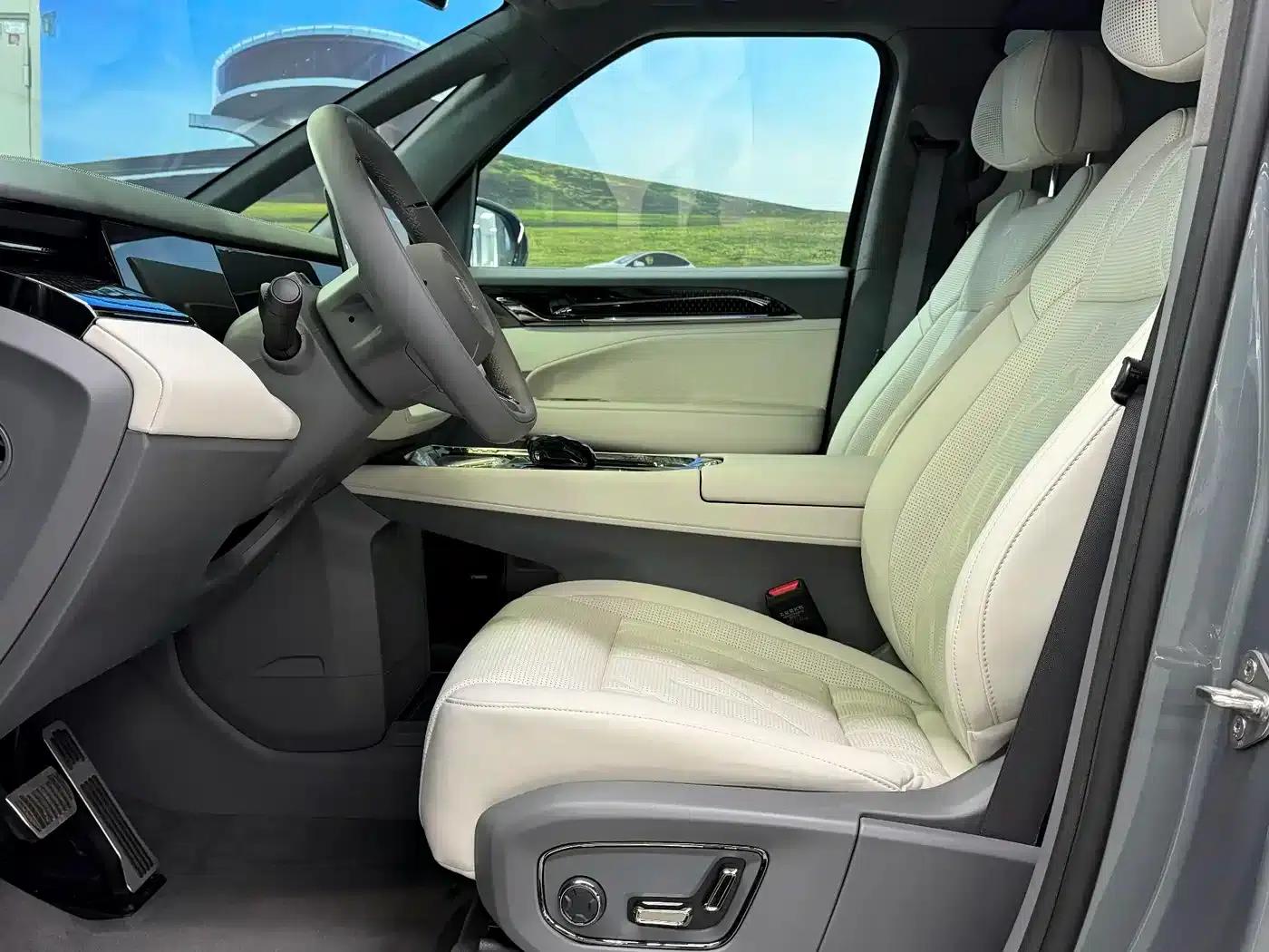 Jike 009 2024 Model Six-Seat Executive Edition AWD 108kWh — миниатюра 4