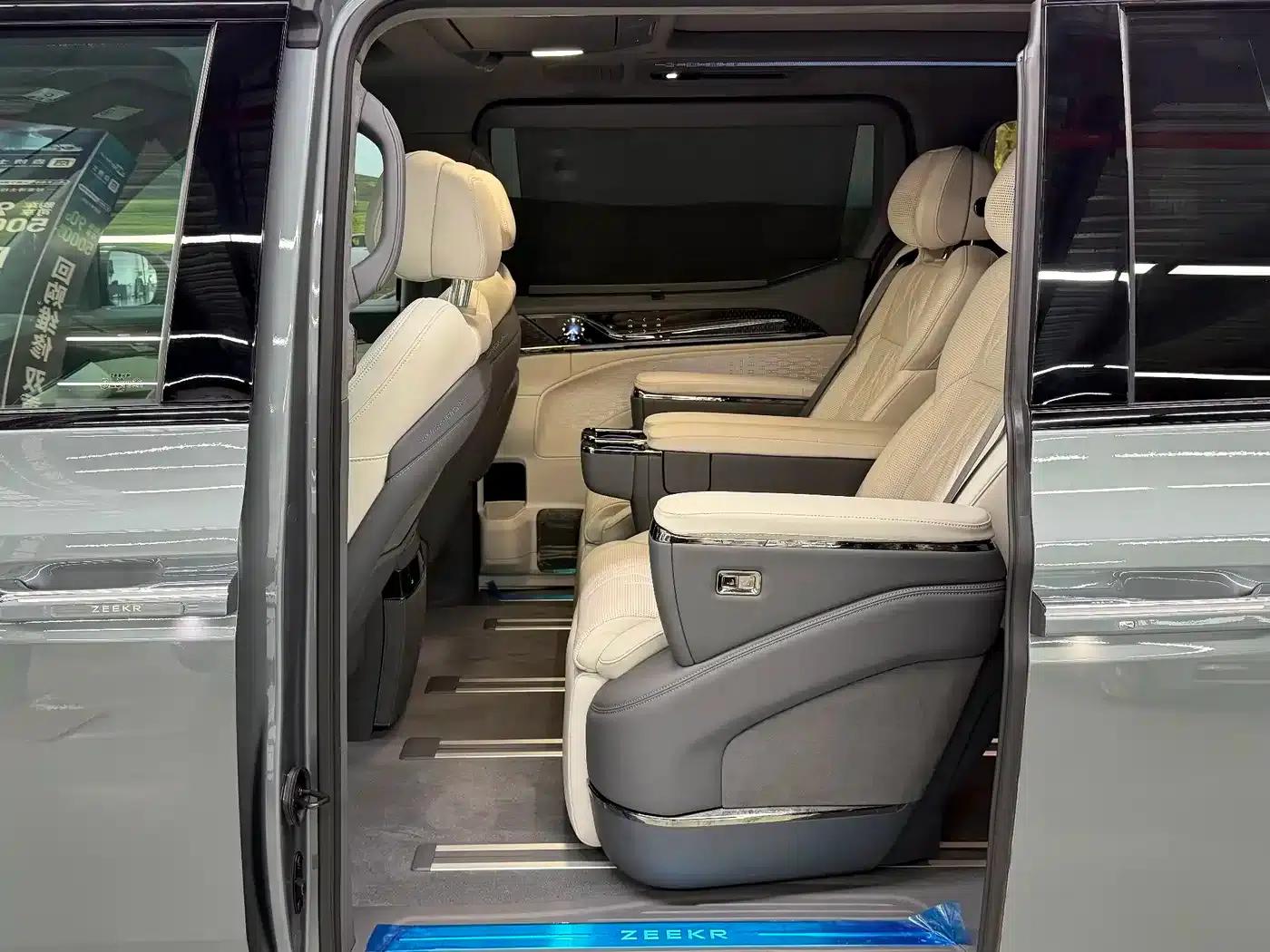 Jike 009 2024 Model Six-Seat Executive Edition AWD 108kWh — миниатюра 7