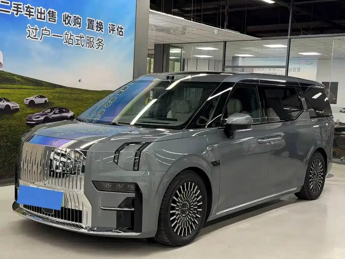 Jike 009 2024 Model Six-Seat Executive Edition AWD 108kWh — миниатюра 1
