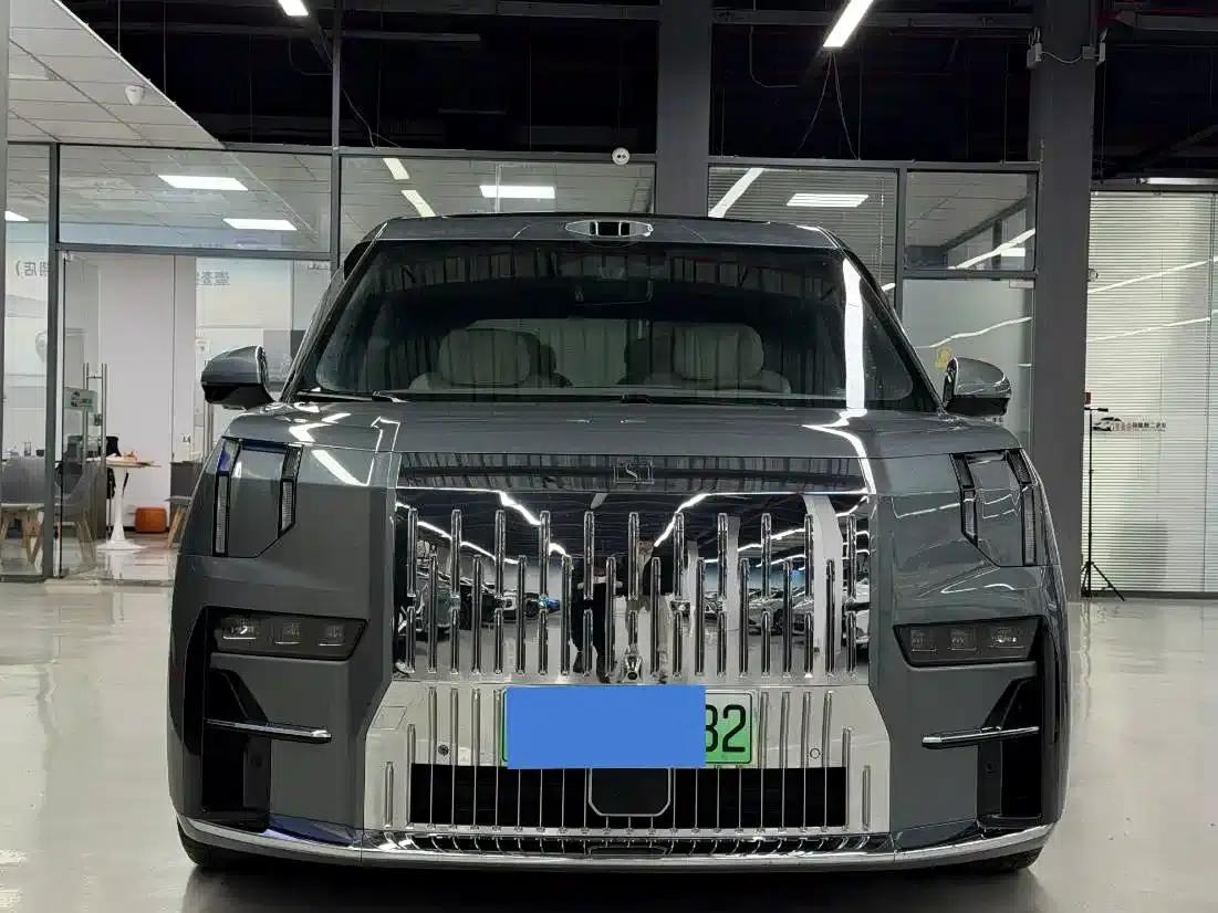 Jike 009 2024 Model Six-Seat Executive Edition AWD 108kWh — миниатюра 2
