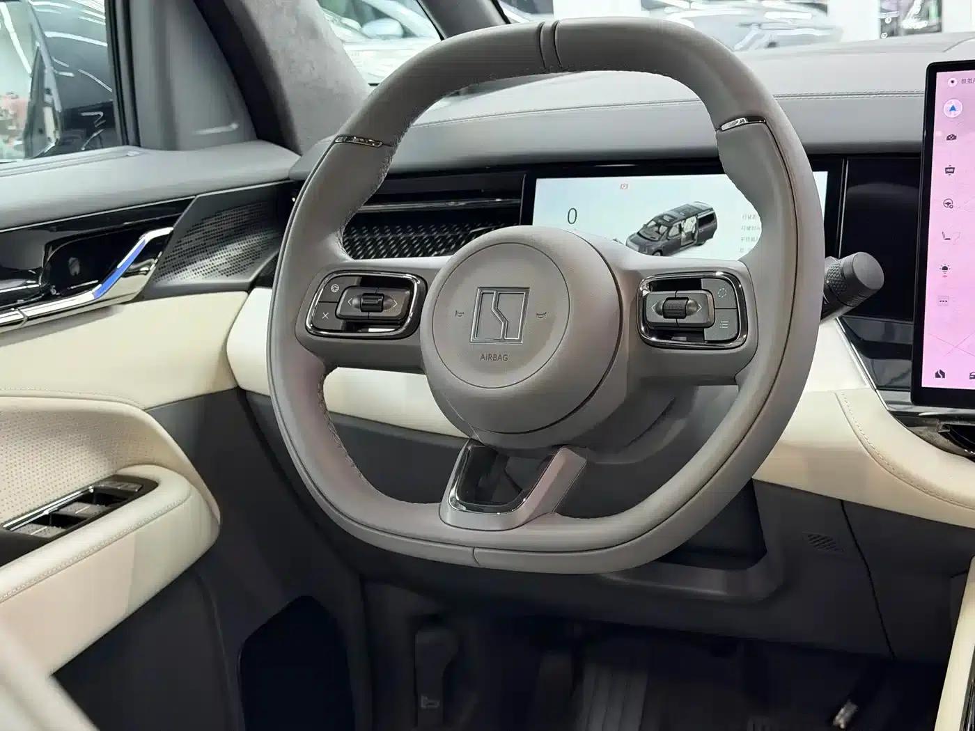 Jike 009 2024 Model Six-Seat Executive Edition AWD 108kWh — миниатюра 3