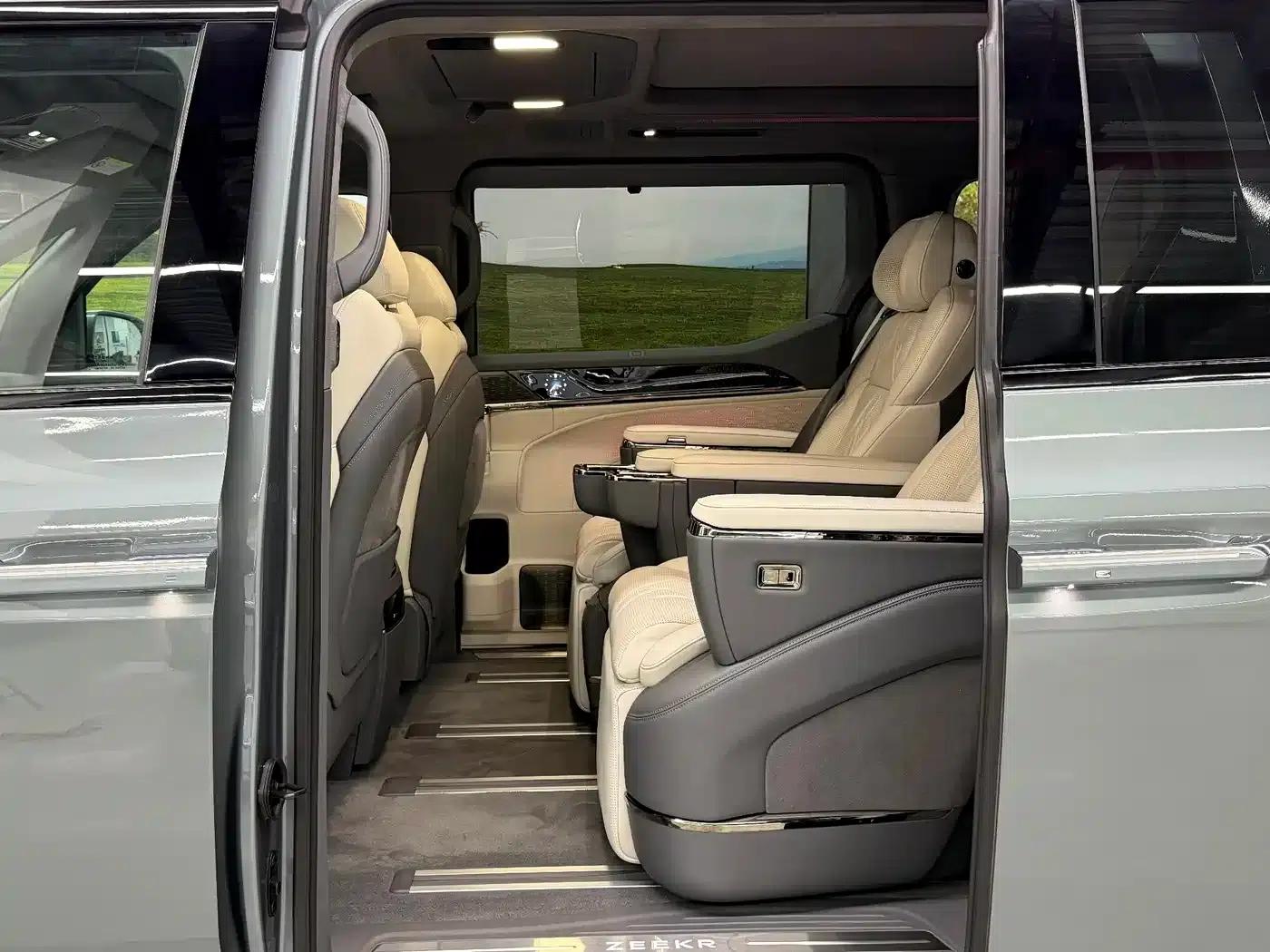 Jike 009 2024 Model Six-Seat Executive Edition AWD 108kWh — миниатюра 4