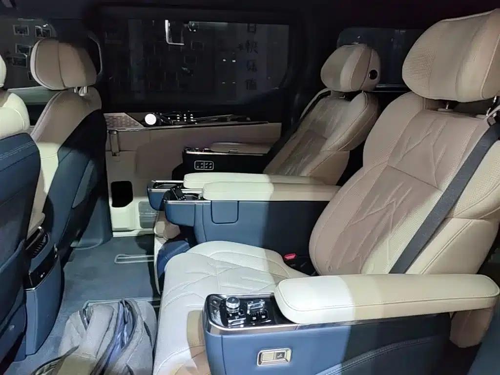 Jike 009 2024 Model Six-Seat Executive Edition AWD 108kWh — миниатюра 17