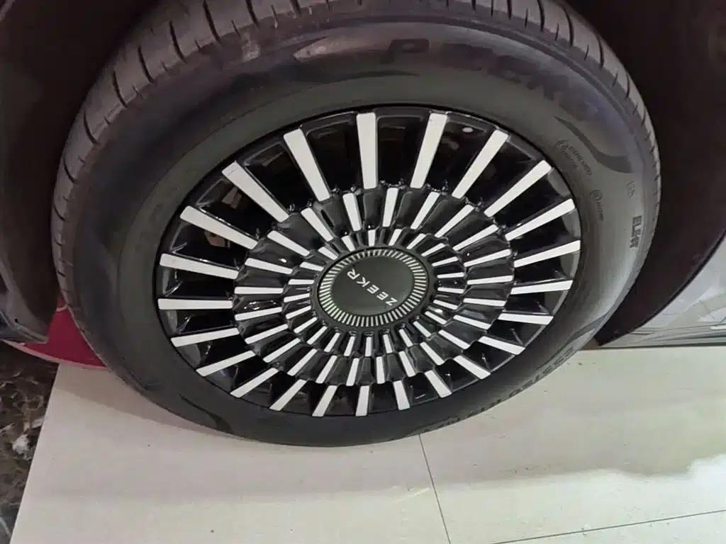 Jike 009 2024 Model Six-Seat Executive Edition AWD 108kWh — миниатюра 23