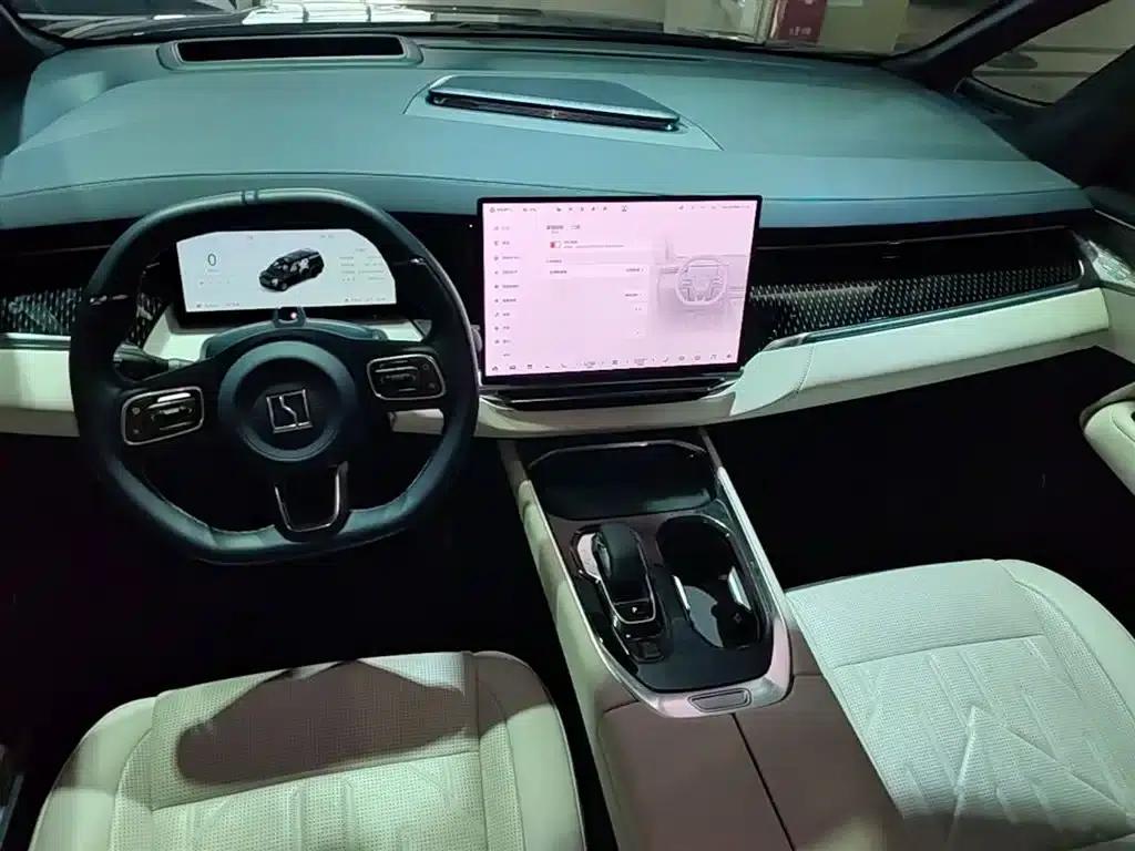 Jike 009 2024 Model Six-Seat Executive Edition AWD 108kWh — миниатюра 10
