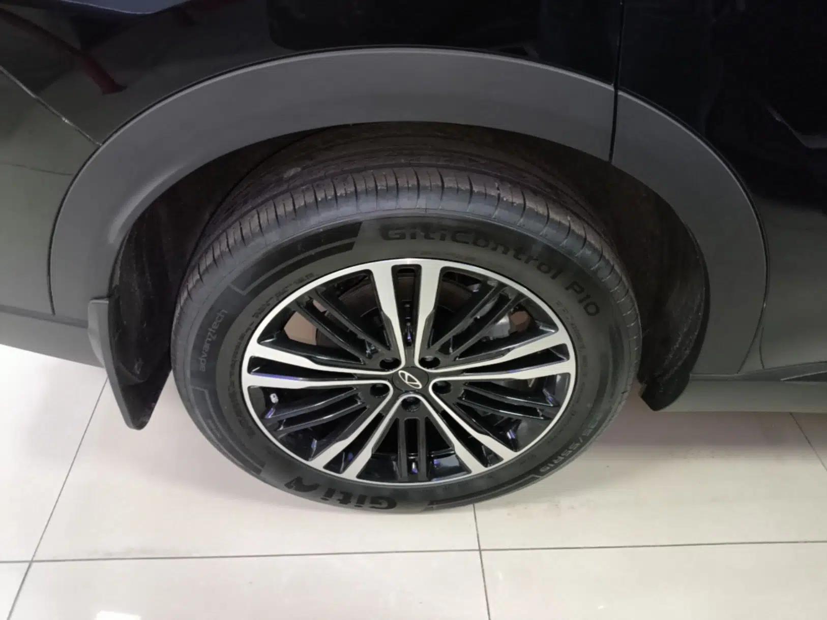 Chery Tiggo 9 2026 Model 9X 2.0T Automatic Two-Wheel Drive Luxury Edition — миниатюра 10