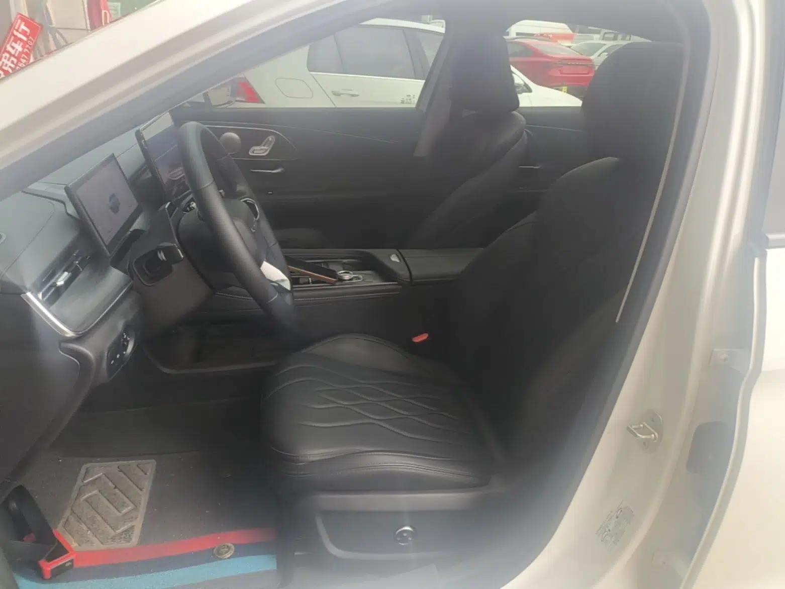Chery Arrizo 8 PRO 2025 Model Pro 2.0T Prestige Version — миниатюра 18