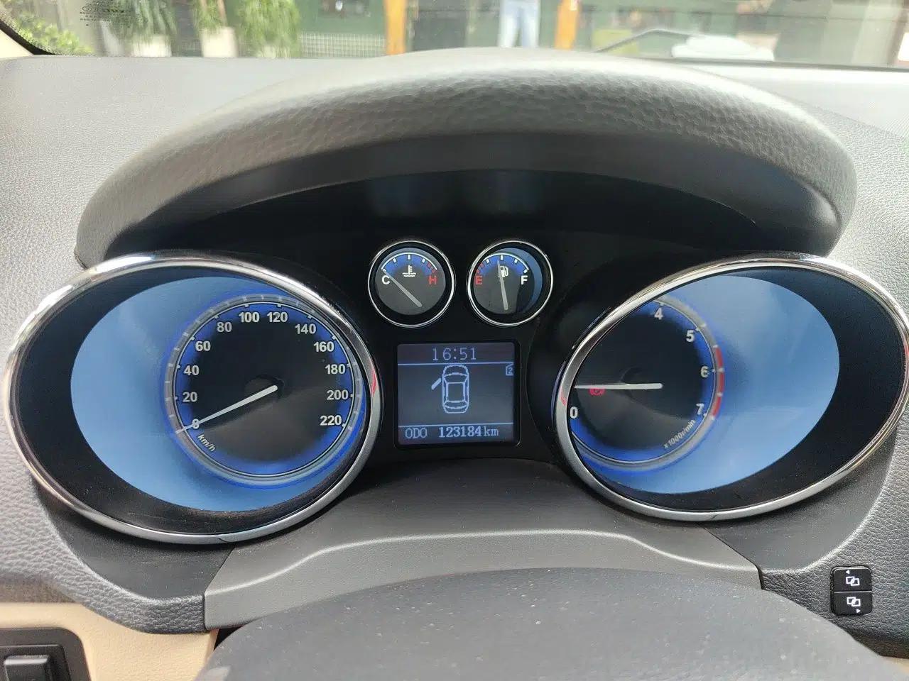 Chery E3 2013 1.5L Manual ZhiShang Model — миниатюра 12