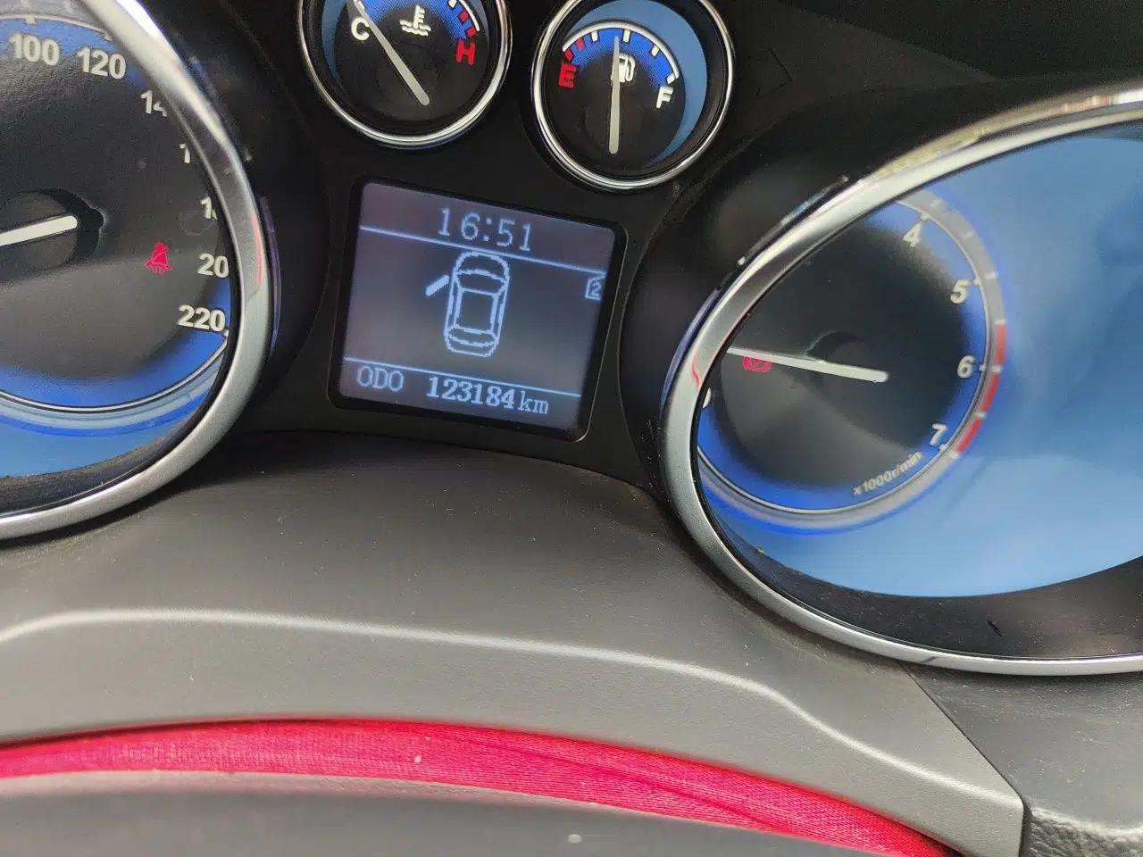 Chery E3 2013 1.5L Manual ZhiShang Model — миниатюра 13
