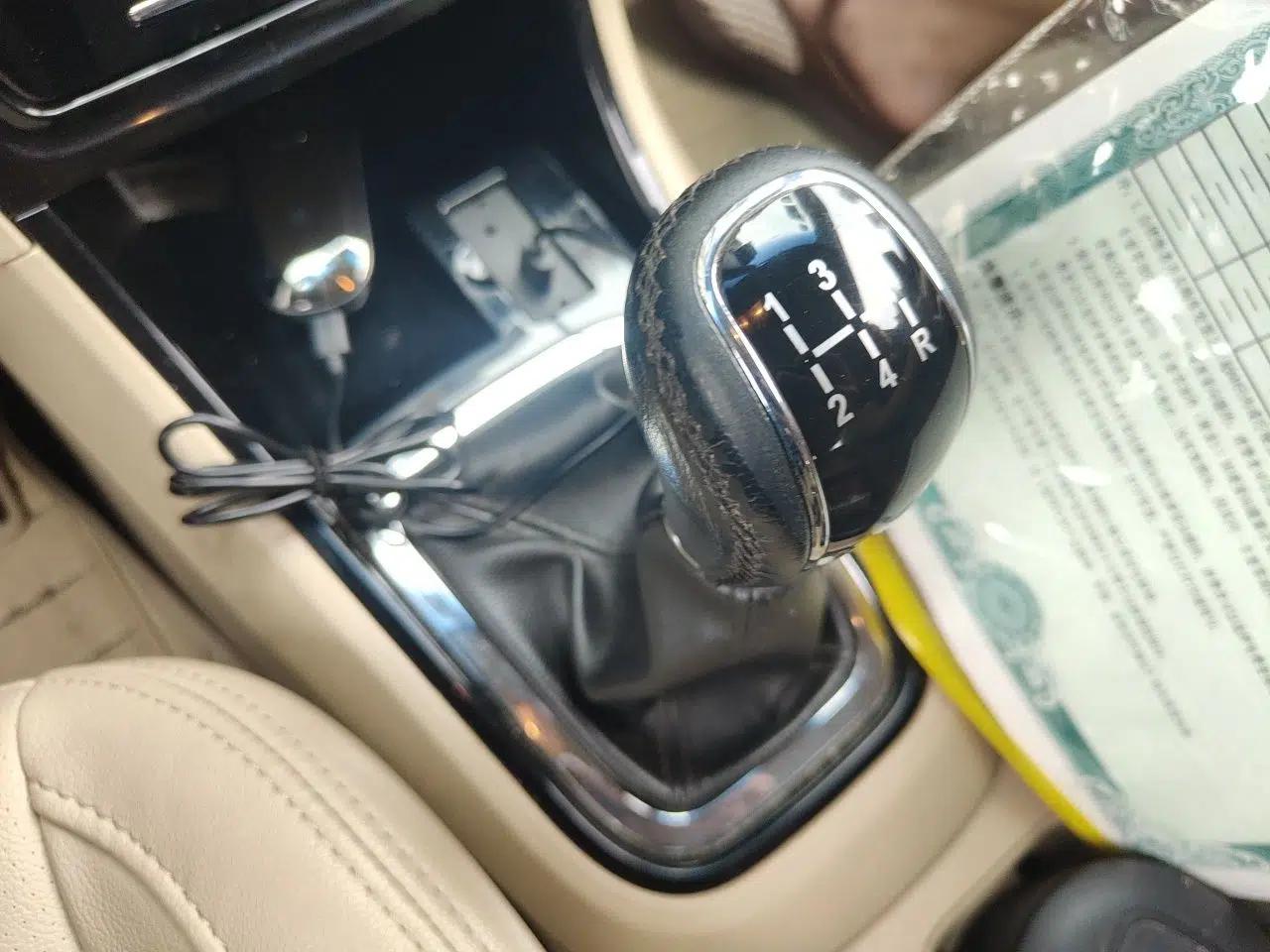 Chery E3 2013 1.5L Manual ZhiShang Model — миниатюра 15