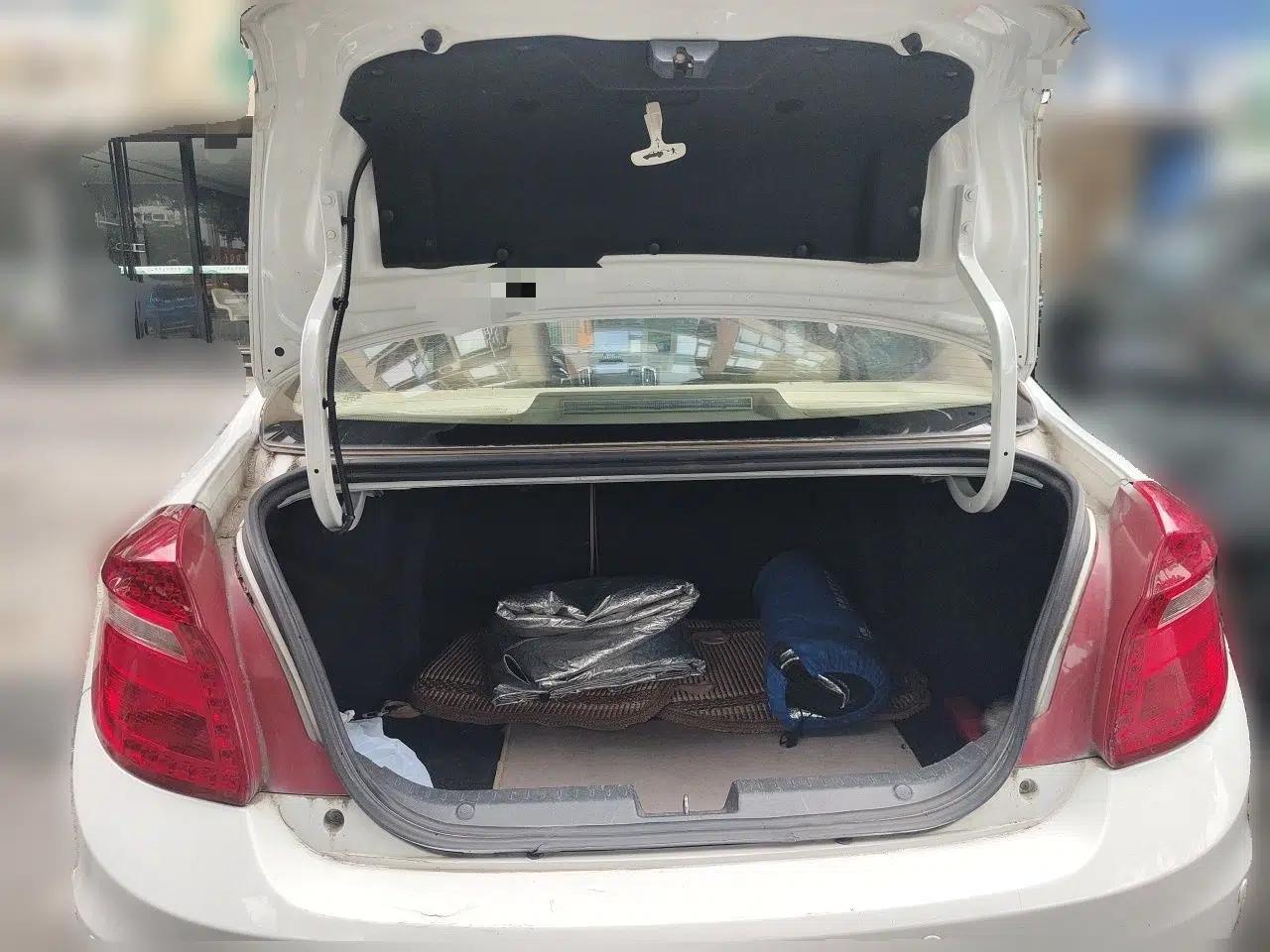 Chery E3 2013 1.5L Manual ZhiShang Model — миниатюра 20