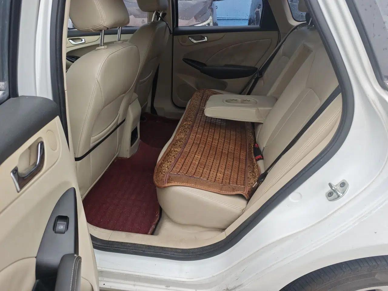 Chery Arrizo 7 2013 1.6L CVT ZhiShang Edition — миниатюра 18