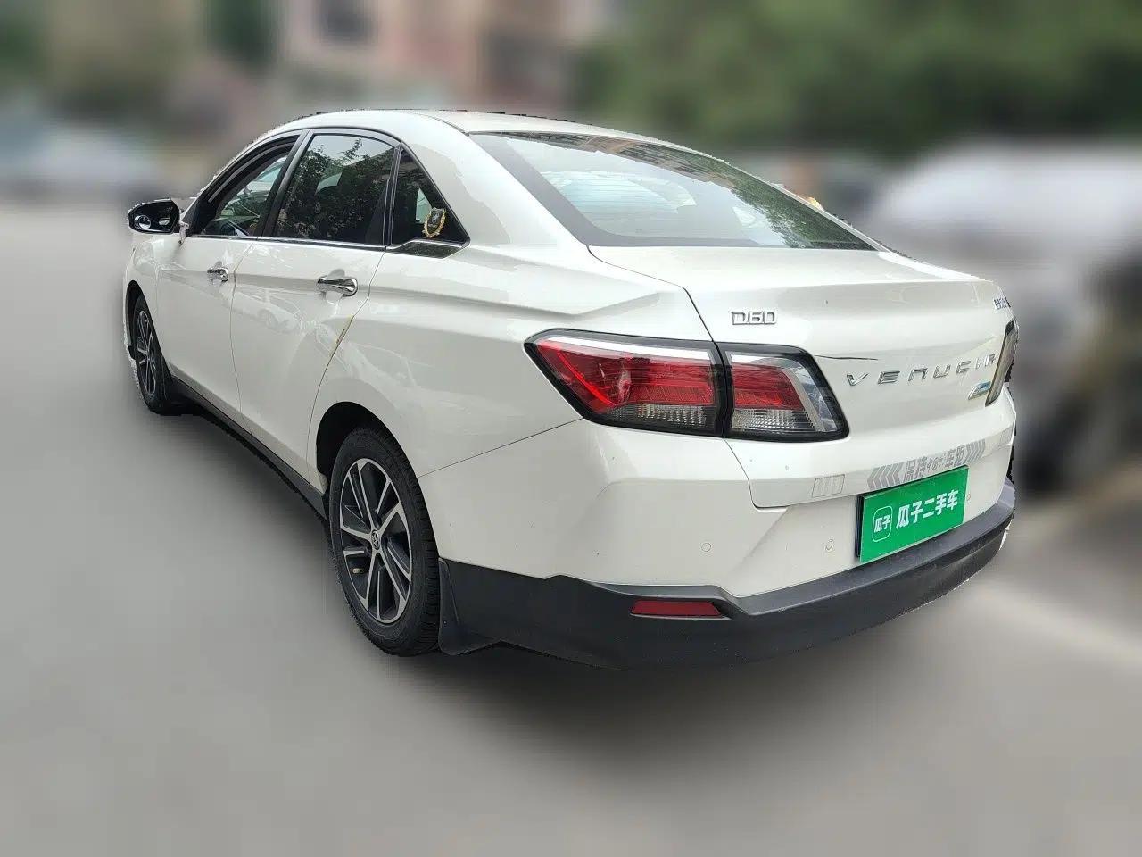 Venucia D60 2019 1.6L XL CVT SmartConnect Elite Edition (ISS) — миниатюра 4