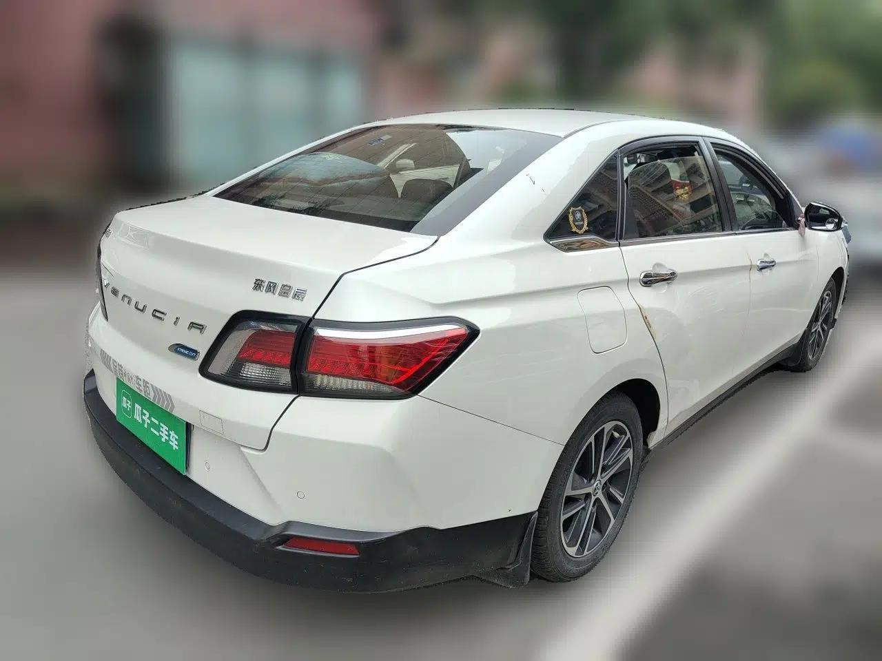 Venucia D60 2019 1.6L XL CVT SmartConnect Elite Edition (ISS) — миниатюра 6