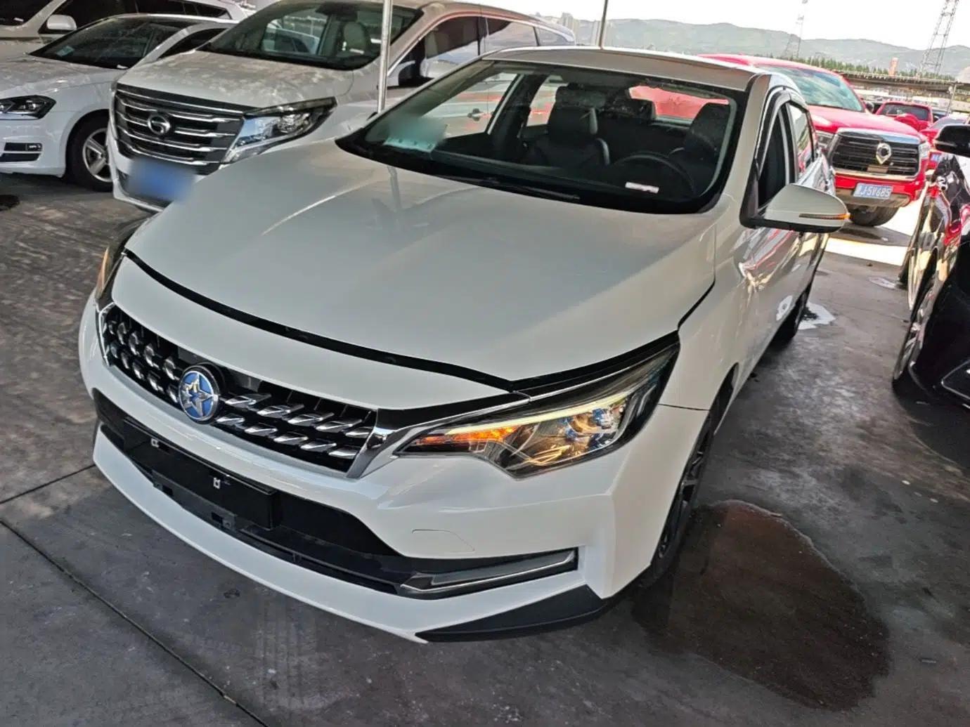 Venucia D60 2018 1.6L Manual Smart Connect Elite Edition — миниатюра 1