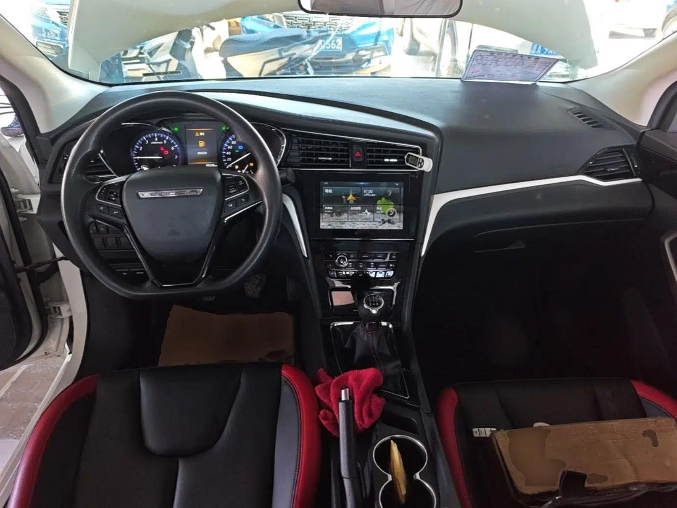 Venucia D60 2018 1.6L Manual Smart Connect Elite Edition — миниатюра 12