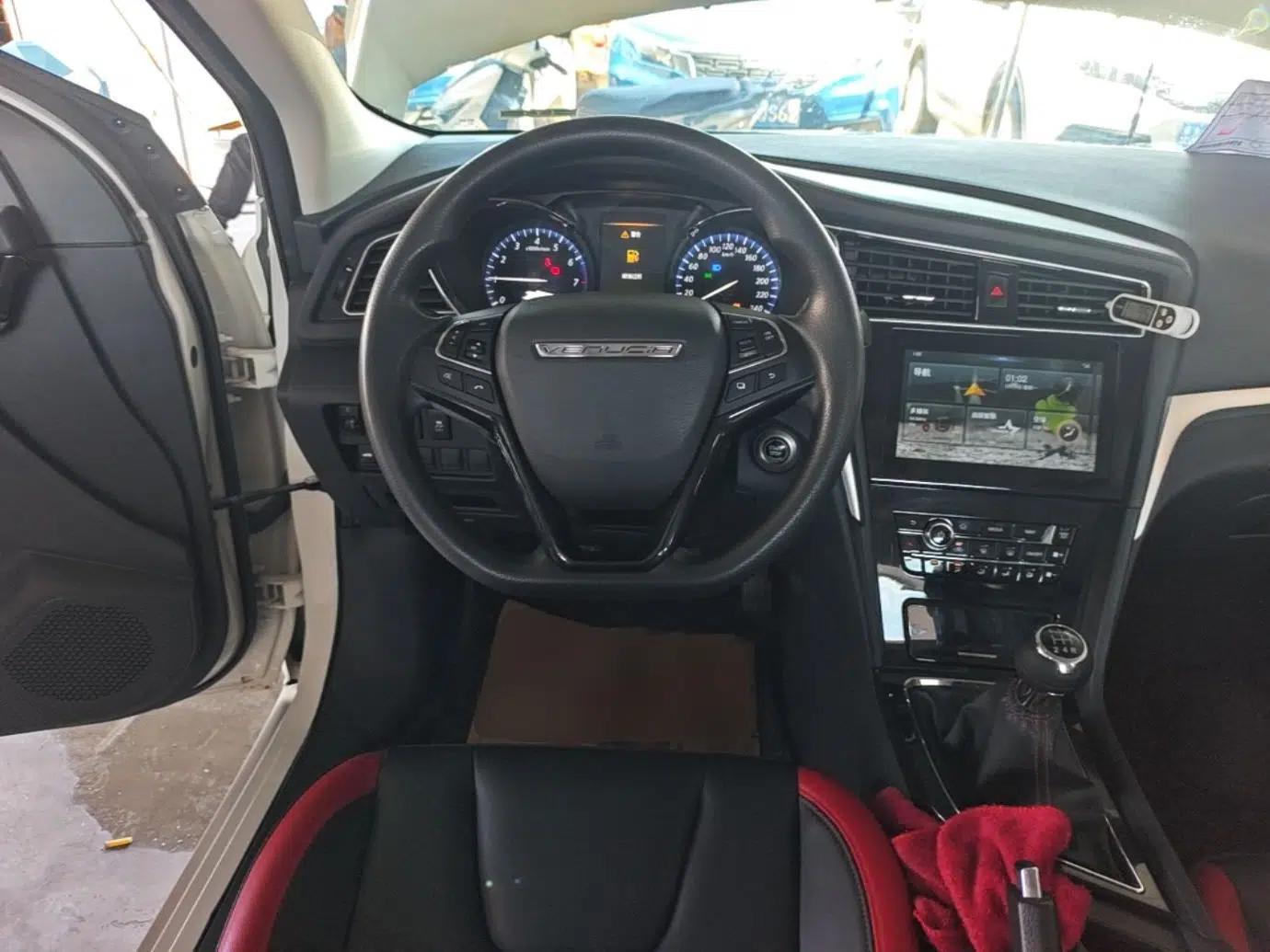 Venucia D60 2018 1.6L Manual Smart Connect Elite Edition — миниатюра 13