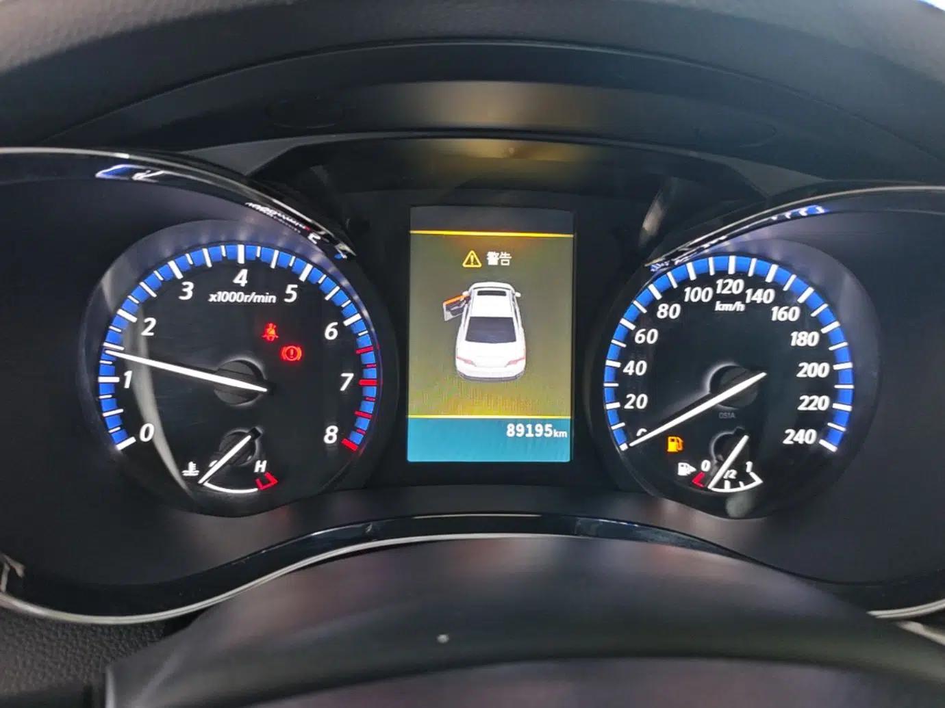 Venucia D60 2018 1.6L Manual Smart Connect Elite Edition — миниатюра 14