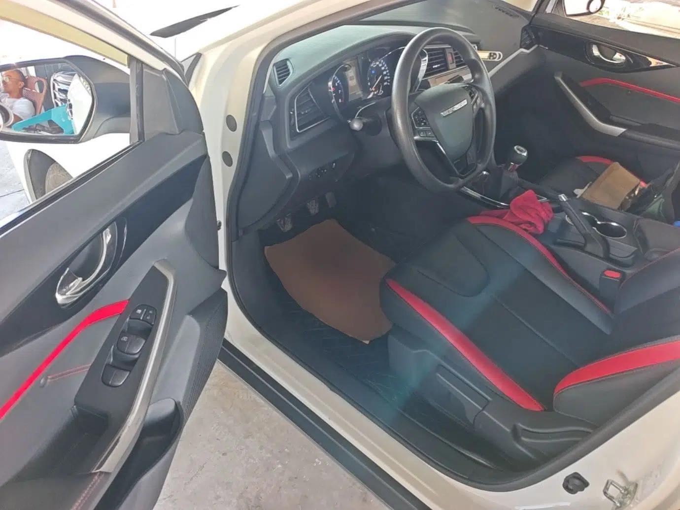 Venucia D60 2018 1.6L Manual Smart Connect Elite Edition — миниатюра 18