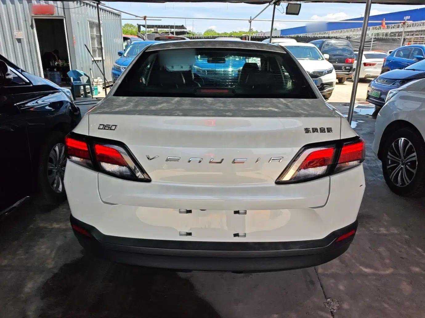 Venucia D60 2018 1.6L Manual Smart Connect Elite Edition — миниатюра 3