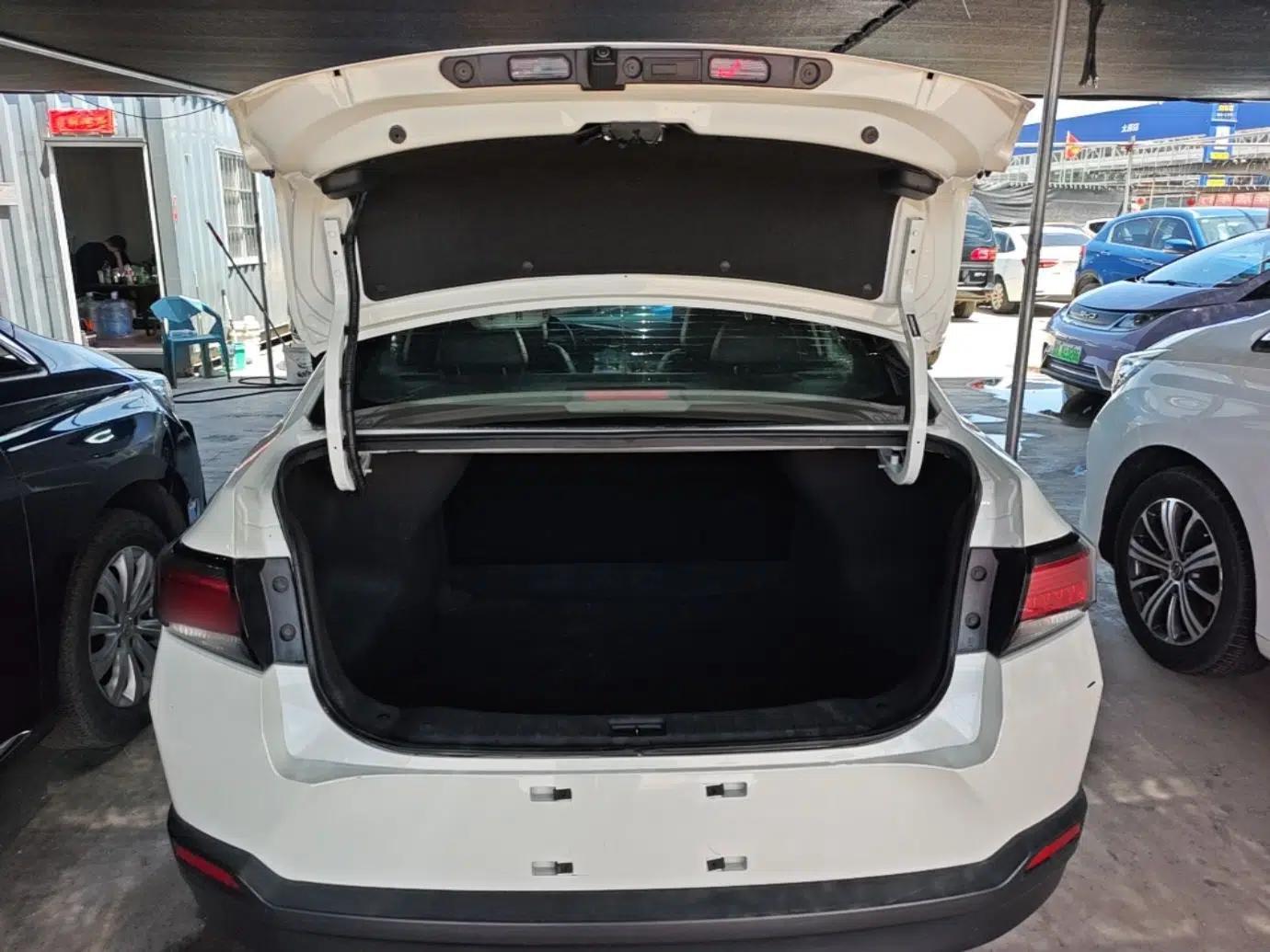 Venucia D60 2018 1.6L Manual Smart Connect Elite Edition — миниатюра 21