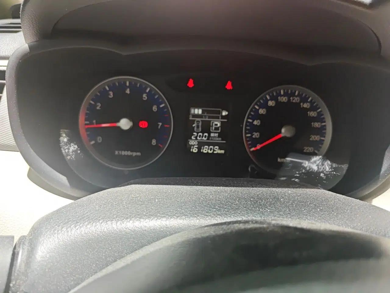Venucia R50 2015 1.6L Automatic Fashion Edition — миниатюра 13