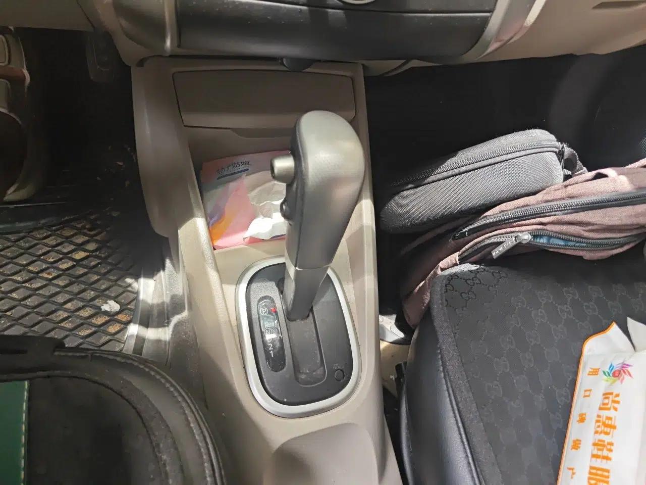 Venucia R50 2015 1.6L Automatic Fashion Edition — миниатюра 15