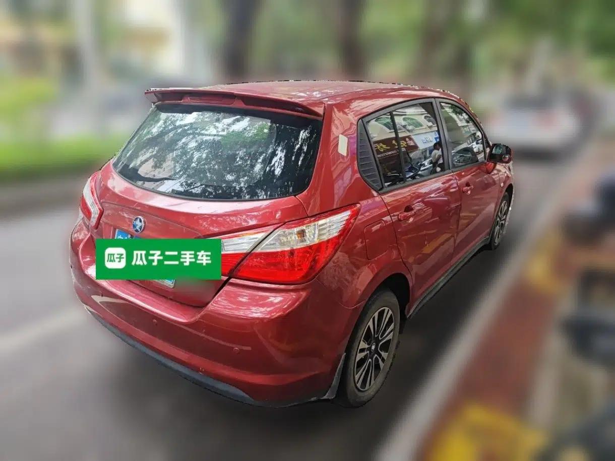 Venucia R50 2015 1.6L Automatic Fashion Edition — миниатюра 6