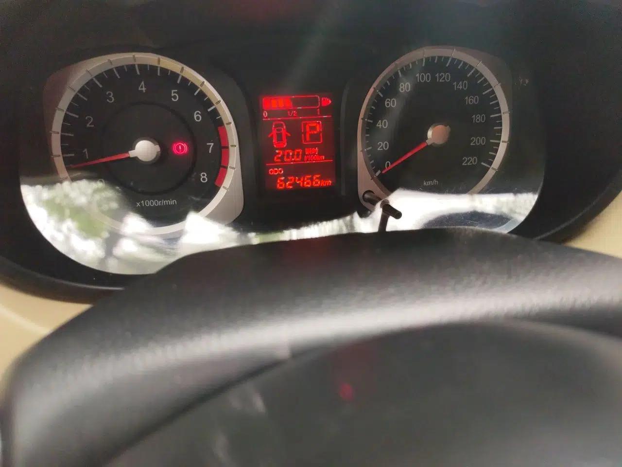 Venucia R50 2013 1.6L Automatic Luxury Edition — миниатюра 13