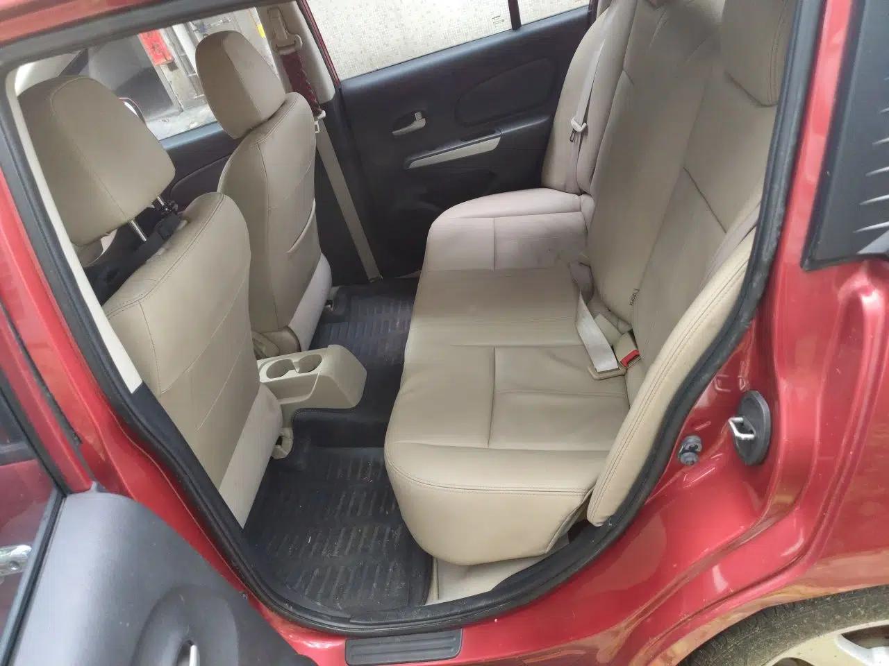 Venucia R50 2013 1.6L Automatic Luxury Edition — миниатюра 18