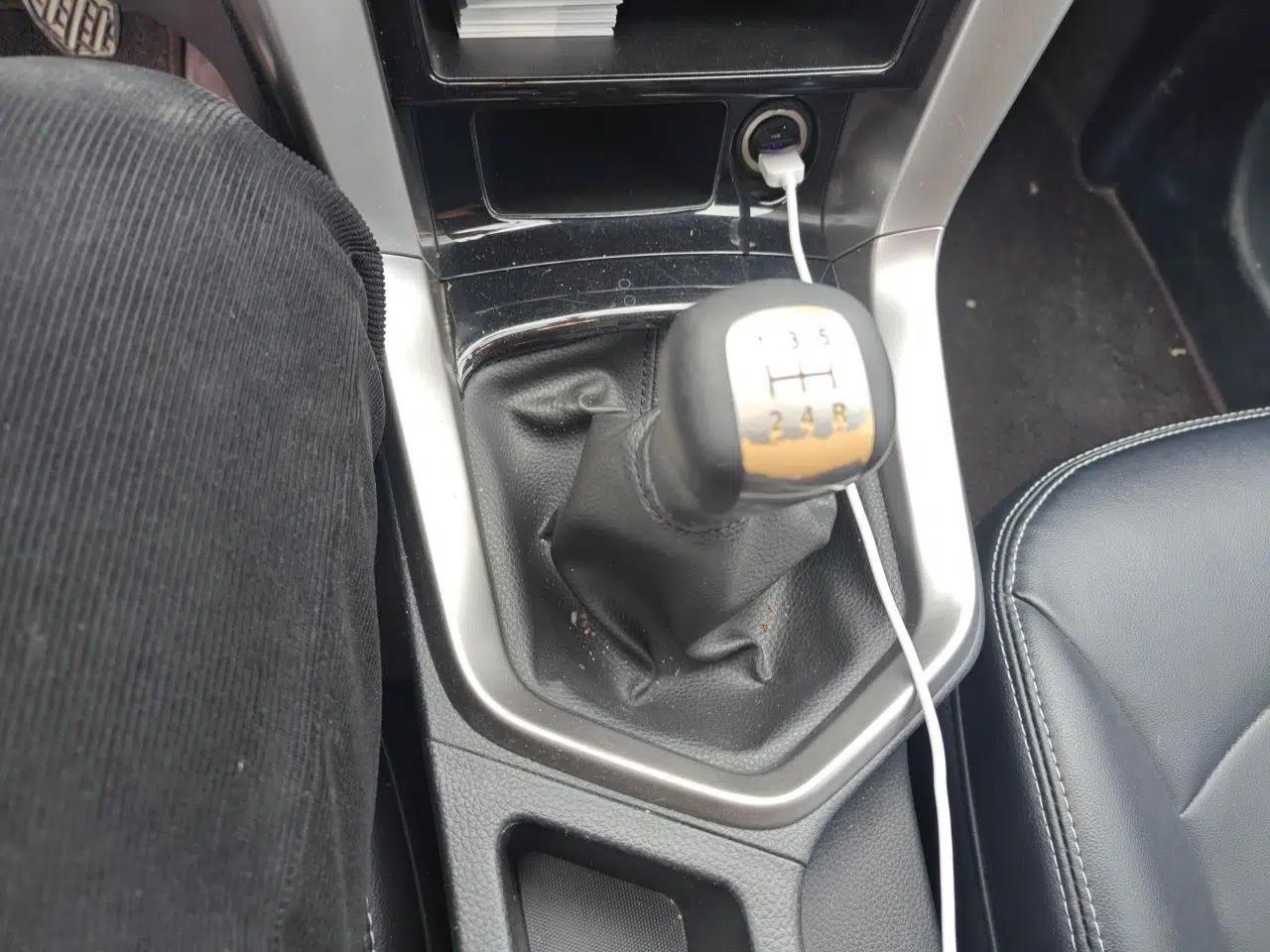 Venucia T70 2016 1.6L Manual Ruixing Edition — миниатюра 15