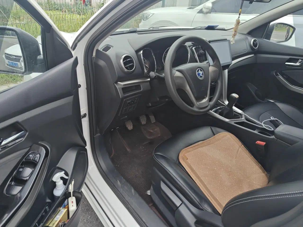 Venucia T70 2016 1.6L Manual Ruixing Edition — миниатюра 17