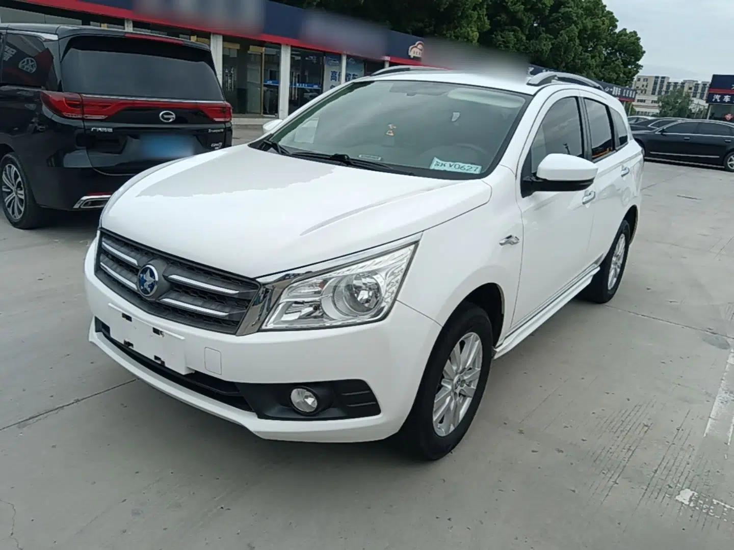 Venucia T70 2015 2.0L CVT Smart Choice Edition — миниатюра 1