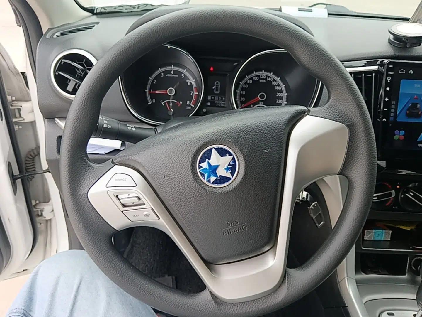 Venucia T70 2015 2.0L CVT Smart Choice Edition — миниатюра 14