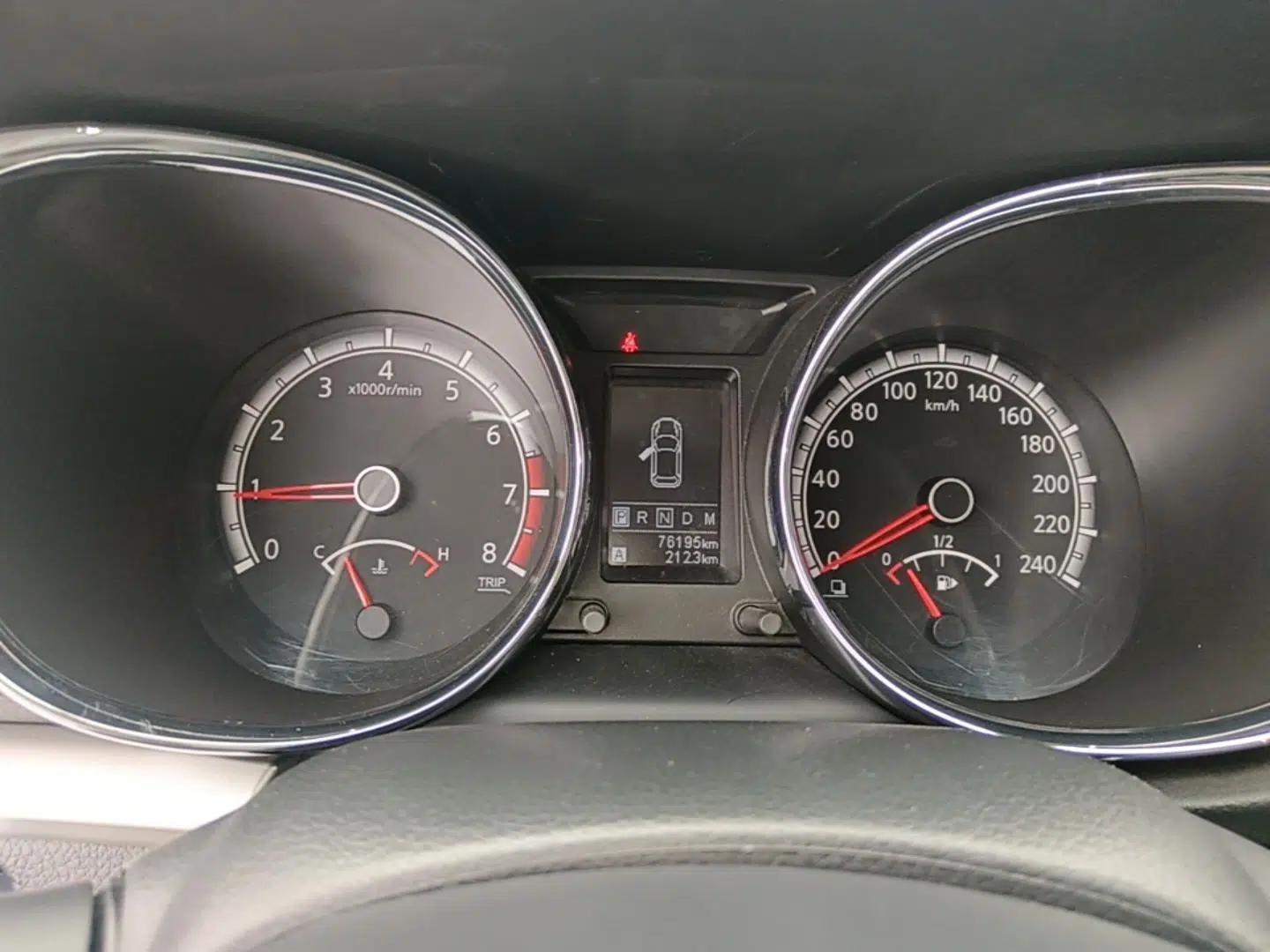 Venucia T70 2015 2.0L CVT Smart Choice Edition — миниатюра 15