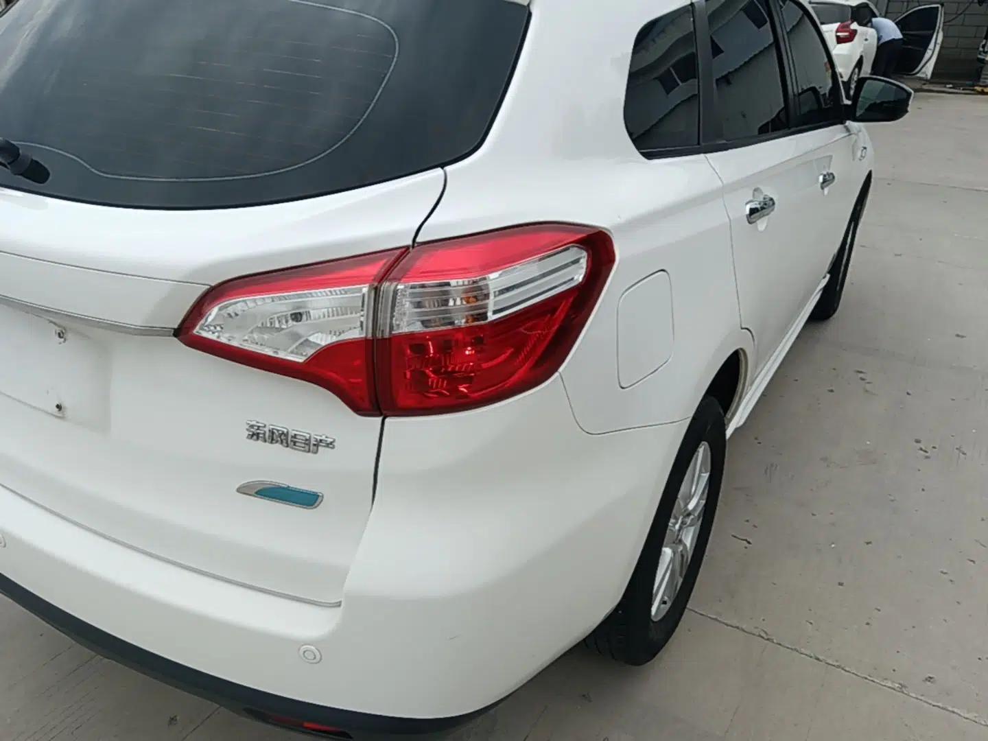 Venucia T70 2015 2.0L CVT Smart Choice Edition — миниатюра 7