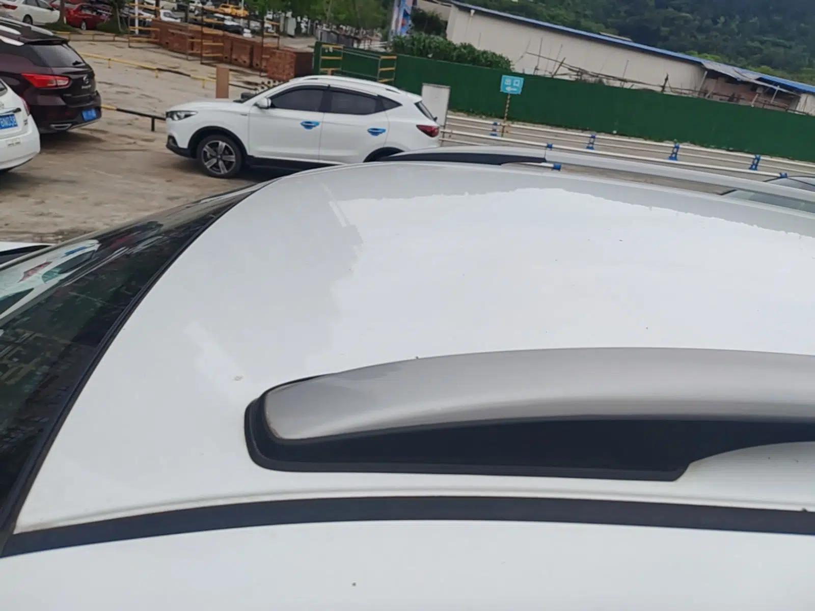 Venucia T70 2015 2.0L CVT Smart Choice Edition — миниатюра 11