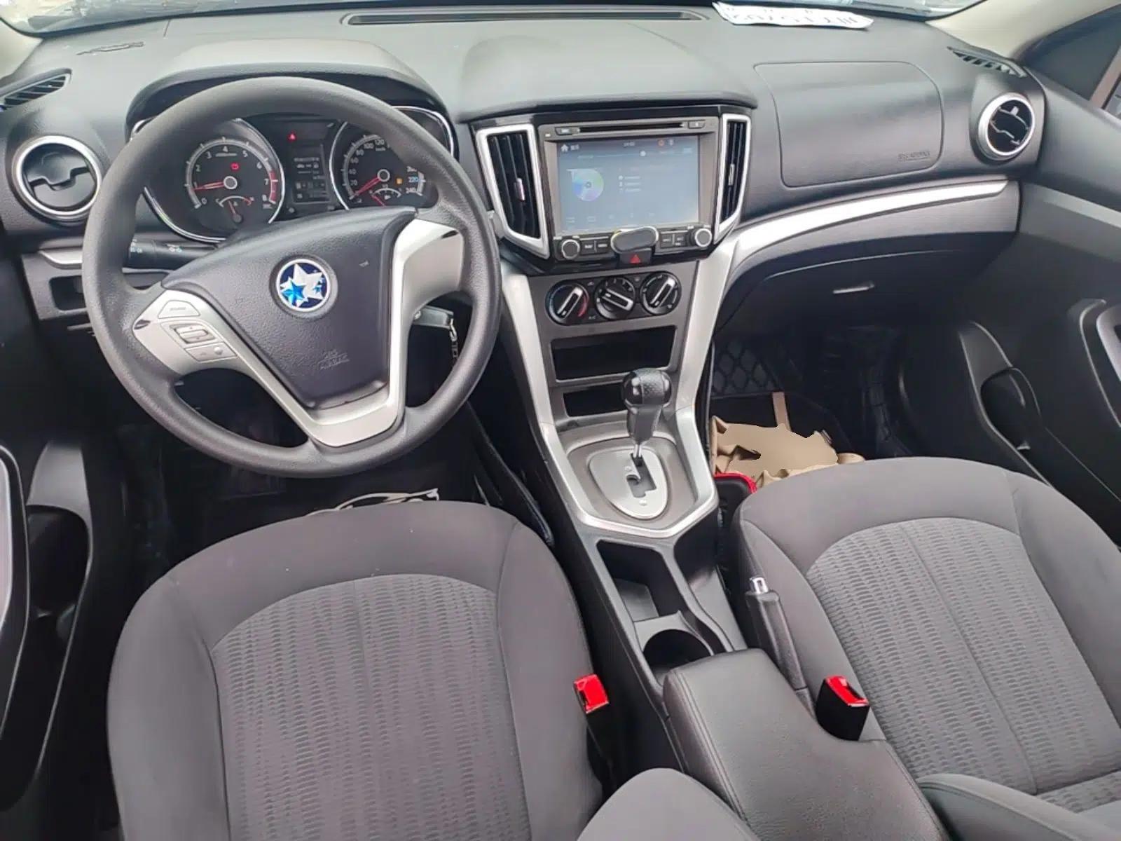 Venucia T70 2015 2.0L CVT Smart Choice Edition — миниатюра 13