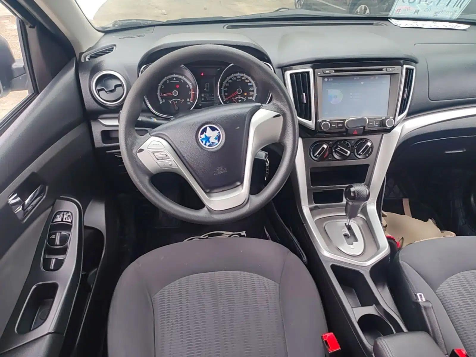 Venucia T70 2015 2.0L CVT Smart Choice Edition — миниатюра 14