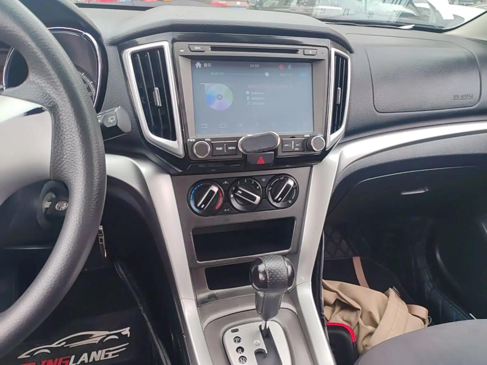 Venucia T70 2015 2.0L CVT Smart Choice Edition — миниатюра 16