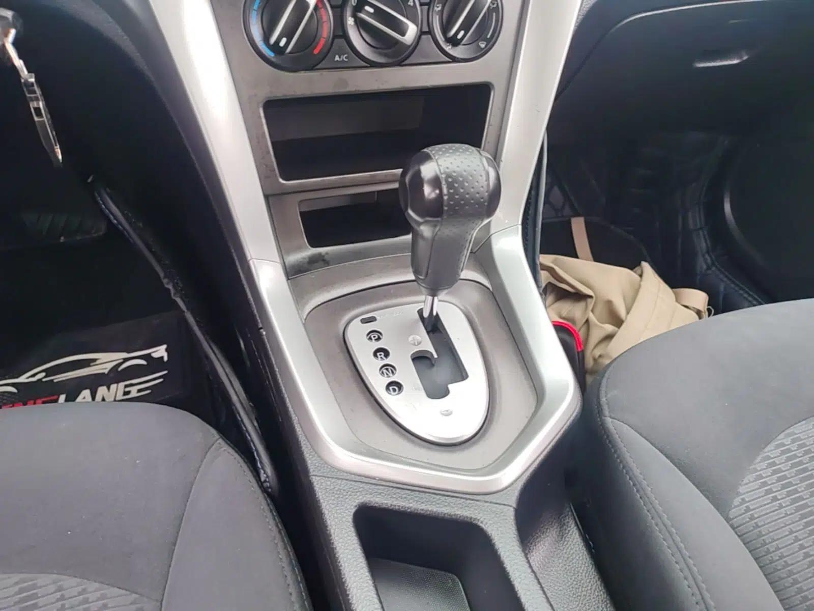Venucia T70 2015 2.0L CVT Smart Choice Edition — миниатюра 17