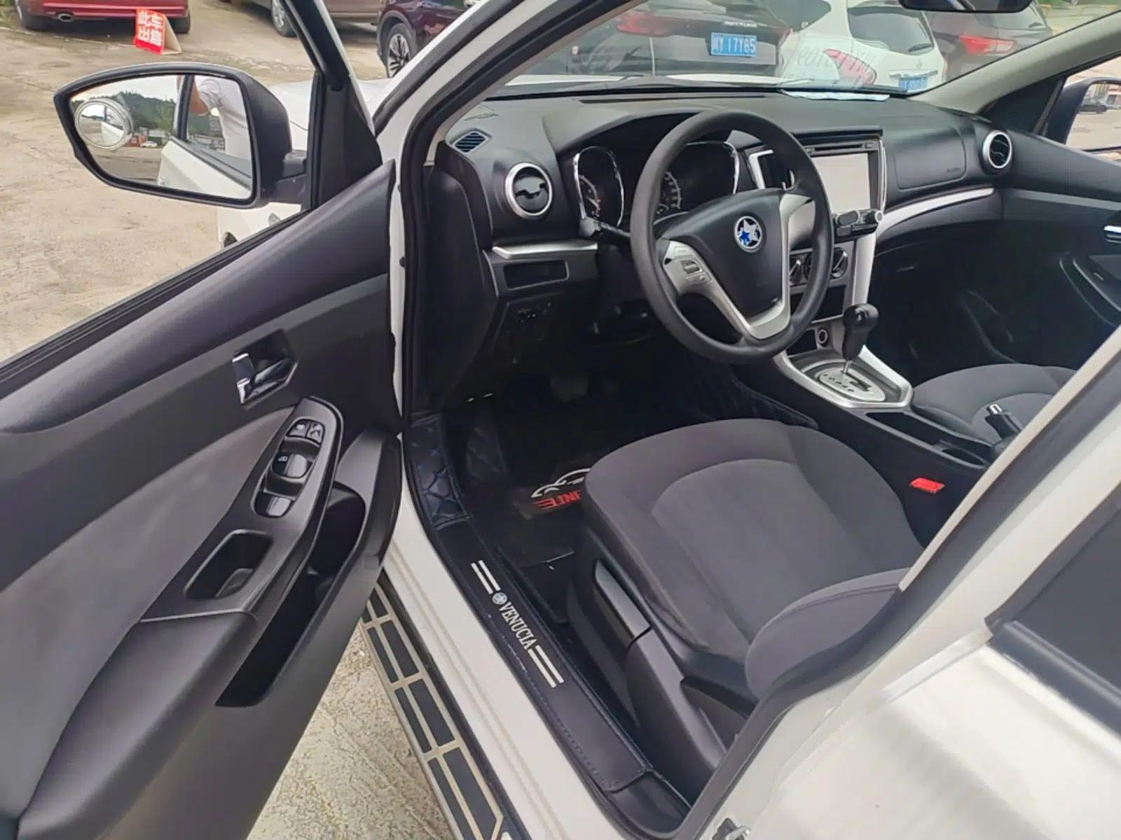 Venucia T70 2015 2.0L CVT Smart Choice Edition — миниатюра 19