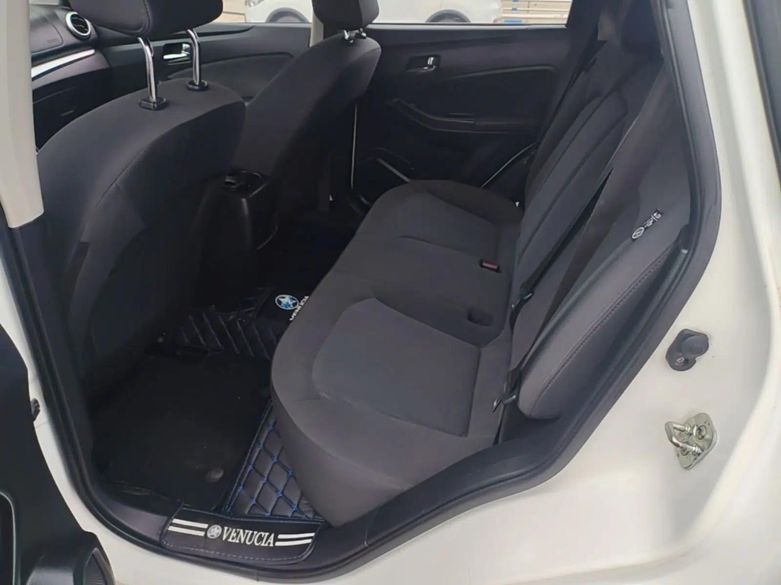 Venucia T70 2015 2.0L CVT Smart Choice Edition — миниатюра 20